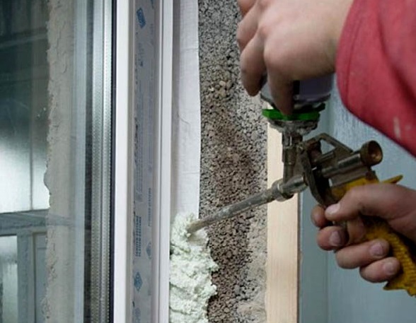 Холодное остекление балкона с отделкой и утеплением3