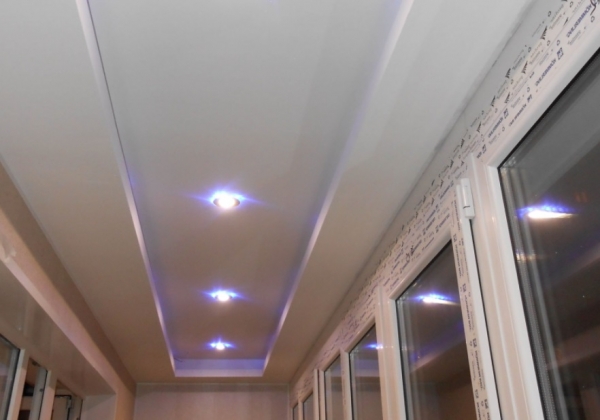 Из чего сделать потолок на балконе своими руками: варианты отделки5