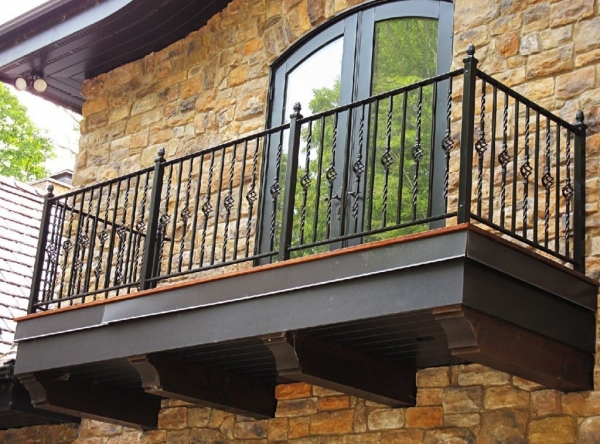 Кованые балконы: достоинства, параметры, стили, методы изготовления4
