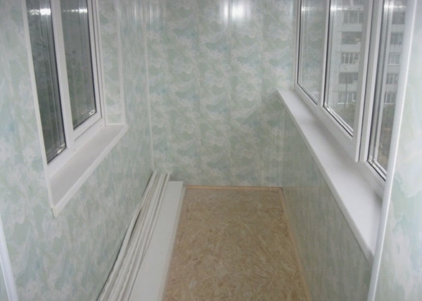 Отделка балкона пластиковыми панелями: достоинства и недостатки, технология монтажа2