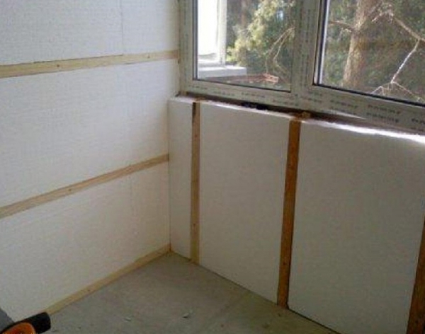 Отделка балкона пластиковыми панелями: достоинства и недостатки, технология монтажа4