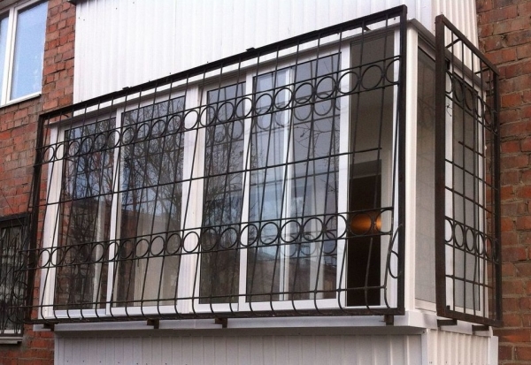 Решетки на балкон: виды, материалы, технологии изготовления6
