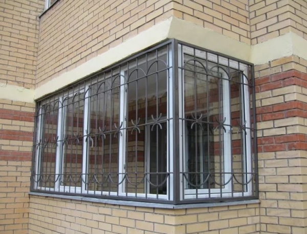 Решетки на балкон: виды, материалы, технологии изготовления5