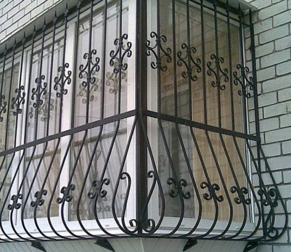 Решетки на балкон: виды, материалы, технологии изготовления8