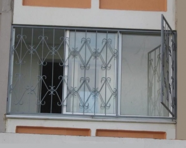 Решетки на балкон: виды, материалы, технологии изготовления4