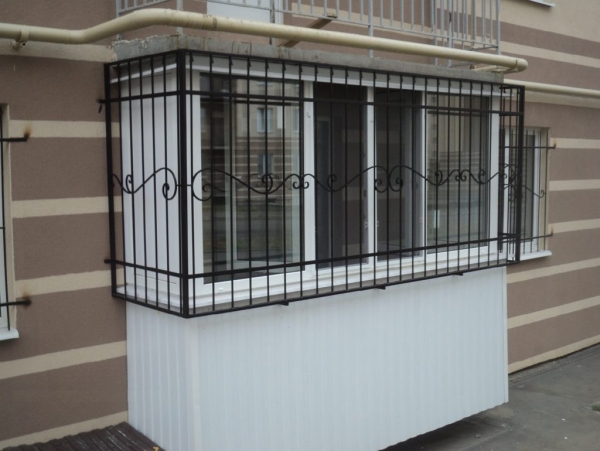 Решетки на балкон: виды, материалы, технологии изготовления2