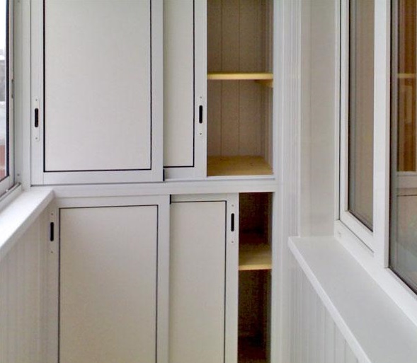 Шкаф на балкон или лоджию: варианты шкафов, как собрать своими руками4