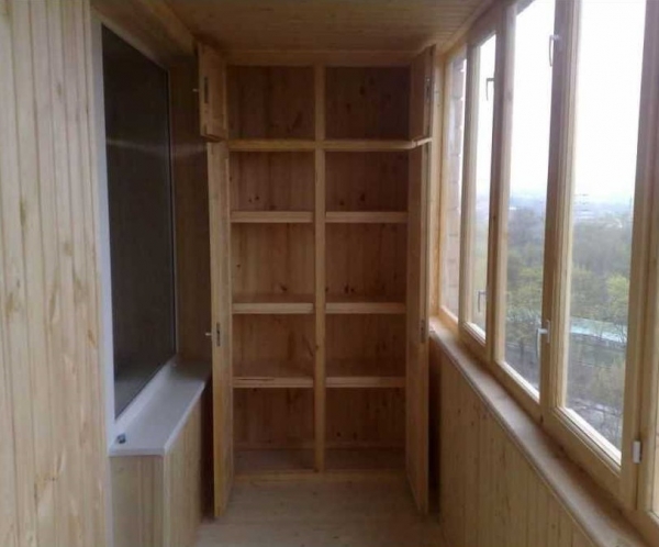 Шкаф на балкон или лоджию: варианты шкафов, как собрать своими руками6