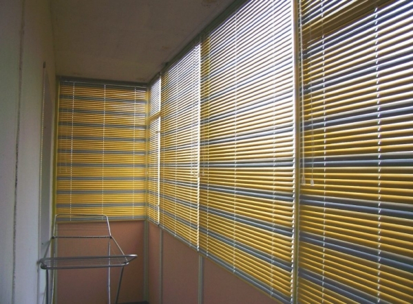 Шторы на балкон: варианты, размеры, преимущества3