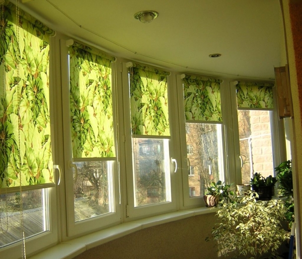 Шторы на балкон: варианты, размеры, преимущества2