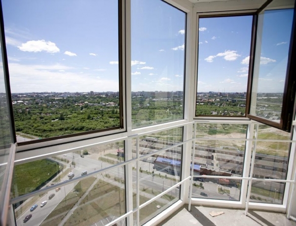 Витражное остекление балкона или лоджии: плюсы и минусы, варианты и материалы1