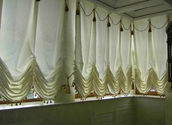 Жалюзи на балкон: виды, достоинства и недостатки, советы по выбору2