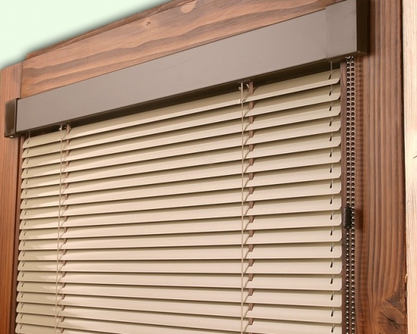 Жалюзи на балкон: виды, достоинства и недостатки, советы по выбору11