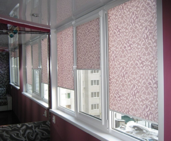 Жалюзи на балкон: виды, достоинства и недостатки, советы по выбору18